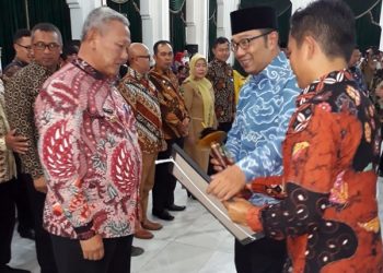 Pemkab Kuningan Raih Dua Penghargaan Sinergitas Kinerja Kecamatan Tingkat Jawa Barat