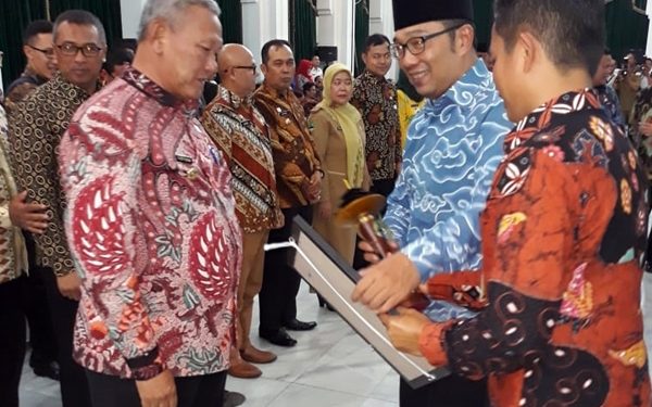 Pemkab Kuningan Raih Dua Penghargaan Sinergitas Kinerja Kecamatan Tingkat Jawa Barat