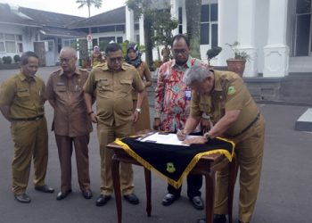 Kuningan Bangun Kerja Sama Instalasi Fiber Optik