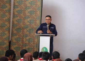 Kadis Kominfo Beri Materi Literasi Digital di SMK 2 Kuningan