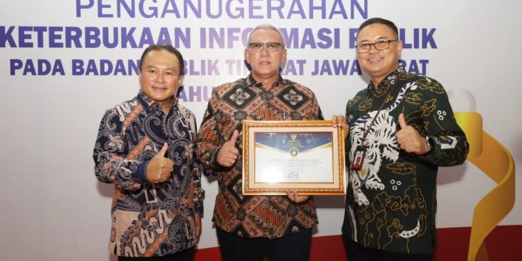 Pemkab Kuningan Raih Penghargaan Sebagai Kabupaten Informatif