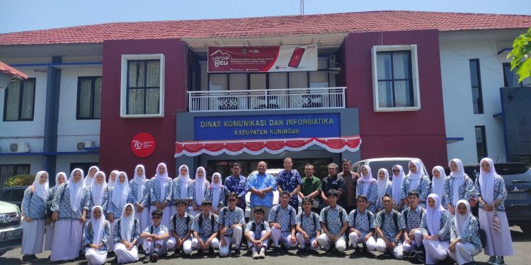 Siswa SMAN 1 Cilimus Berkunjung ke Diskominfo Bahas Hoaks dan Geng Motor