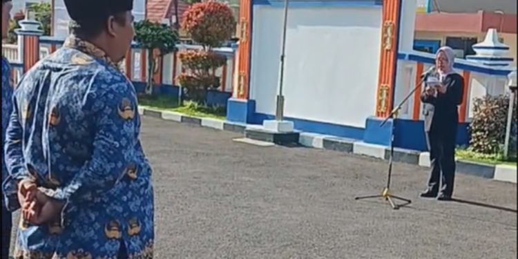 Sekretaris Diskominfo Kuningan Bacakan Amanah Hari Bela Negara Presiden Prabowo